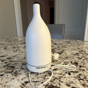 Saje Aroma OM diffuser white
